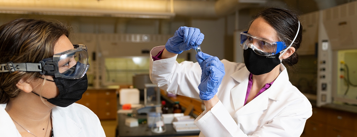 Pre-Health Students in Lab at Loyola