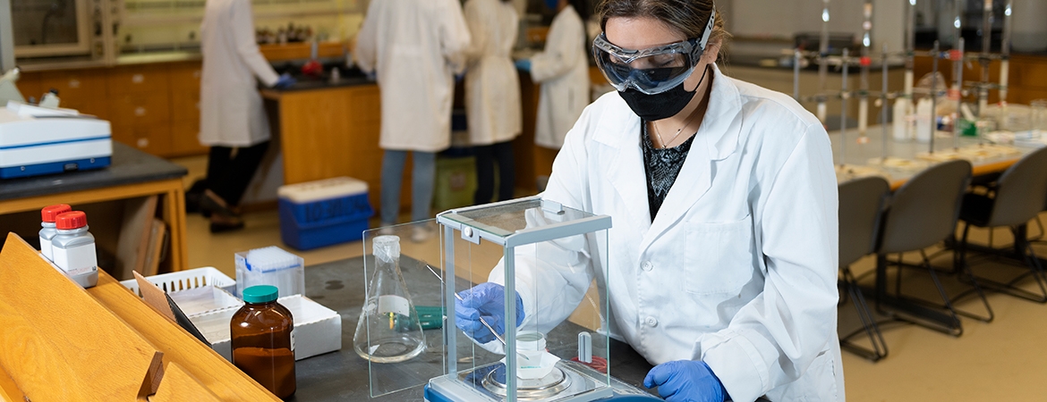 Post-Baccalaureate Program Participant in Lab