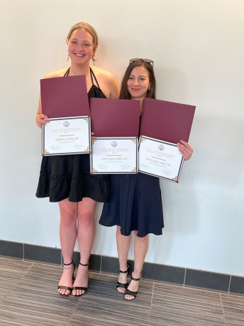 Viviana Nieto (pictured on the right) won the Neuroscience student award for Outstanding Academic Achievement as well as Outstanding Service. Anna Upman (pictured on the left) won the Neuroscience student award for Outstanding Service.  